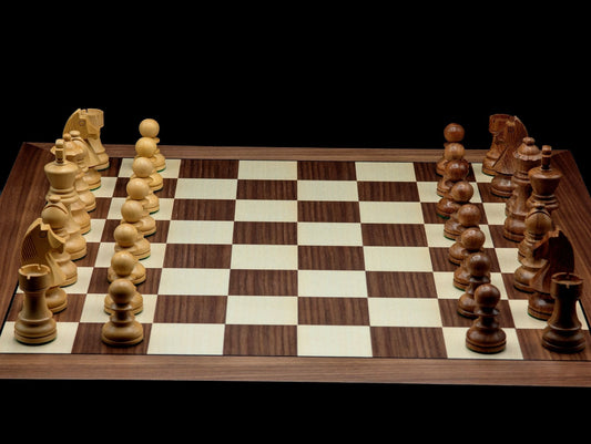 Jeu d'échecs L'Intemporel Signature vu de côté, cadeau d'anniversaire pour joueur d'échecs