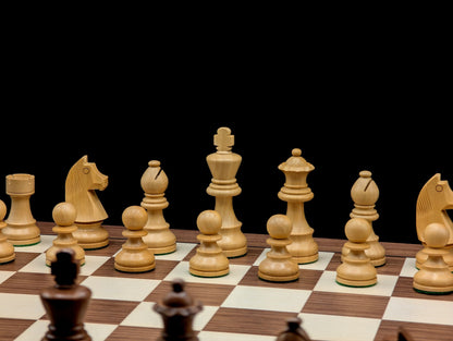 Ensemble d'échecs L'Intemporel Signature, plateau en noyer et érable avec pièces en acacia, taille 5.